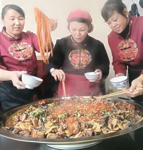 吃瓜老板娘饭店,舌尖上的瓜香传奇  第2张